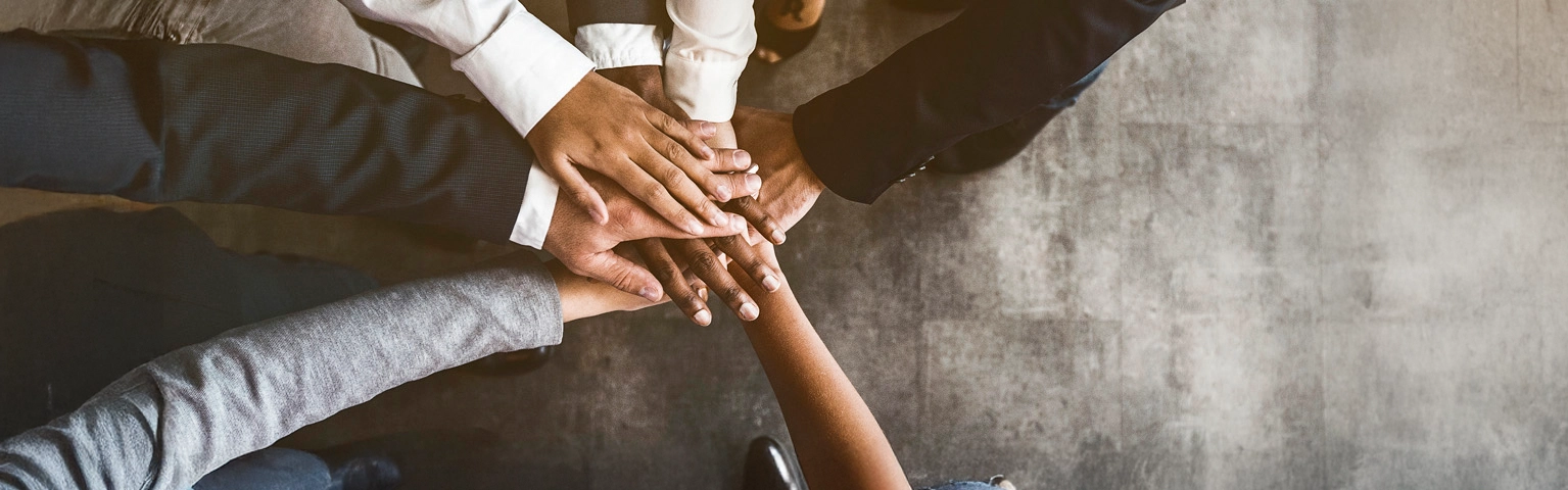 Handshake in der Gruppe